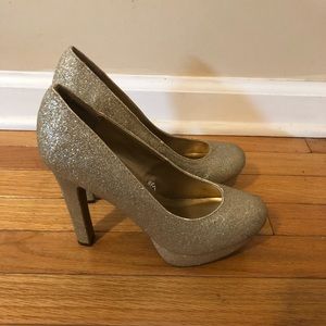 Women’s Mossimo Gold Glitter Pump Heels